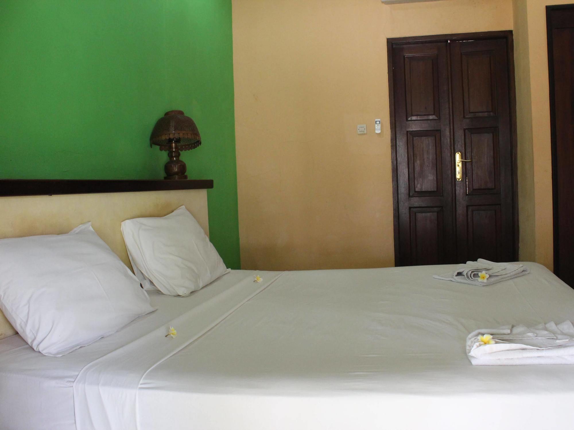 Kuta  Tastura Beach Hotel מראה חיצוני תמונה